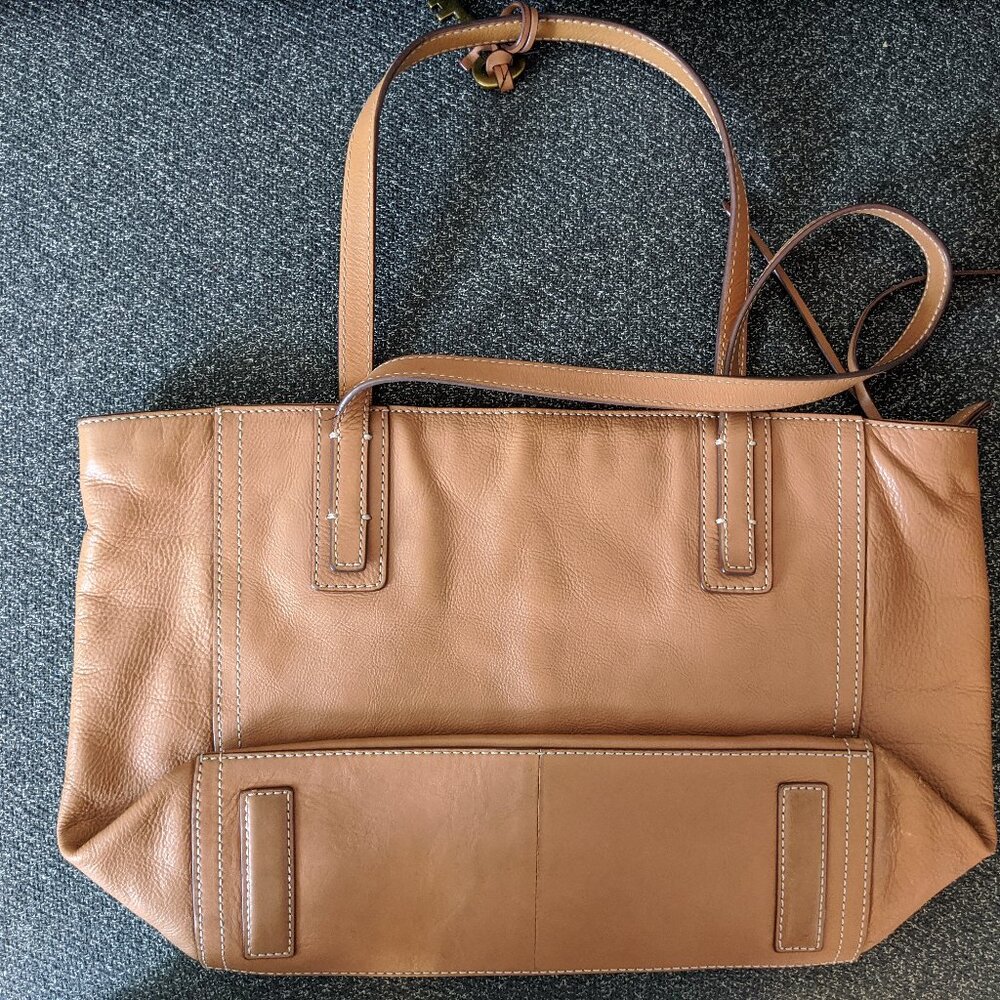 👜 Fossil Cow Leather Tote – Light Coffee Color 👜